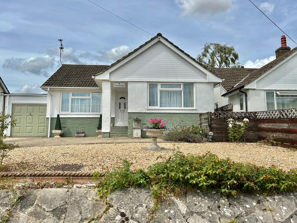 3 bed detached bungalow for sale in Common Mead Lane, Gillingham SP8