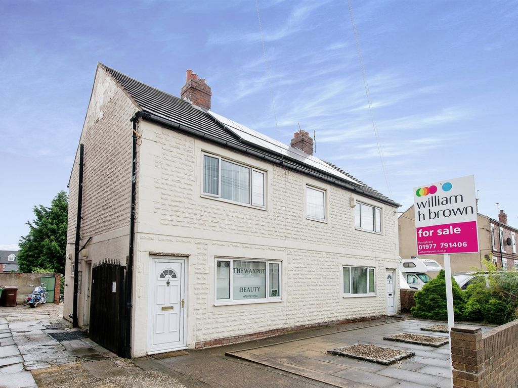 3 bed detached house for sale in Pontefract Road, Featherstone
