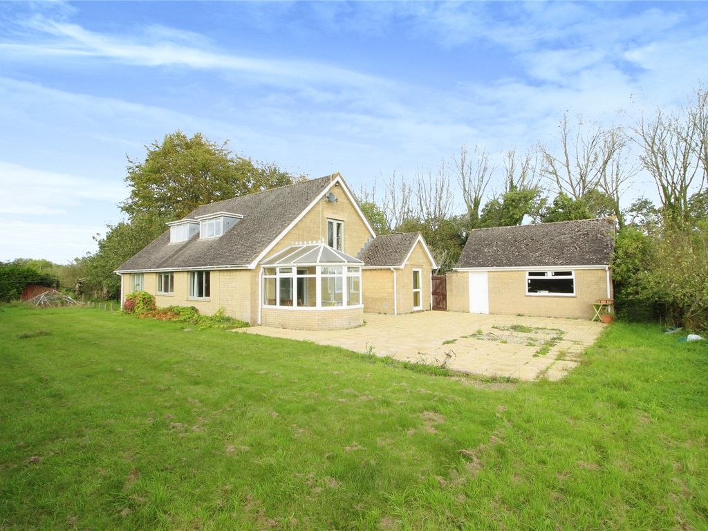 5 bed bungalow for sale in Cirencester Road, South Cerney, Cirencester