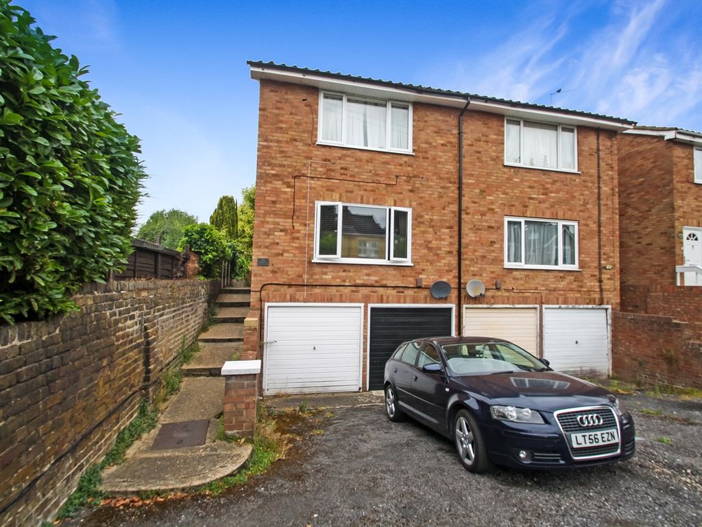 1 bed flat for sale in Gresham Road, StainesUponThames TW18 Zoopla