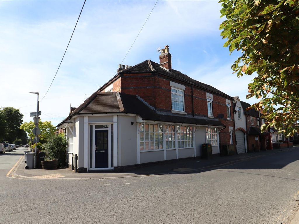 2 bed flat to rent in Wistaston Road, Willaston, Nantwich CW5, £700 pcm