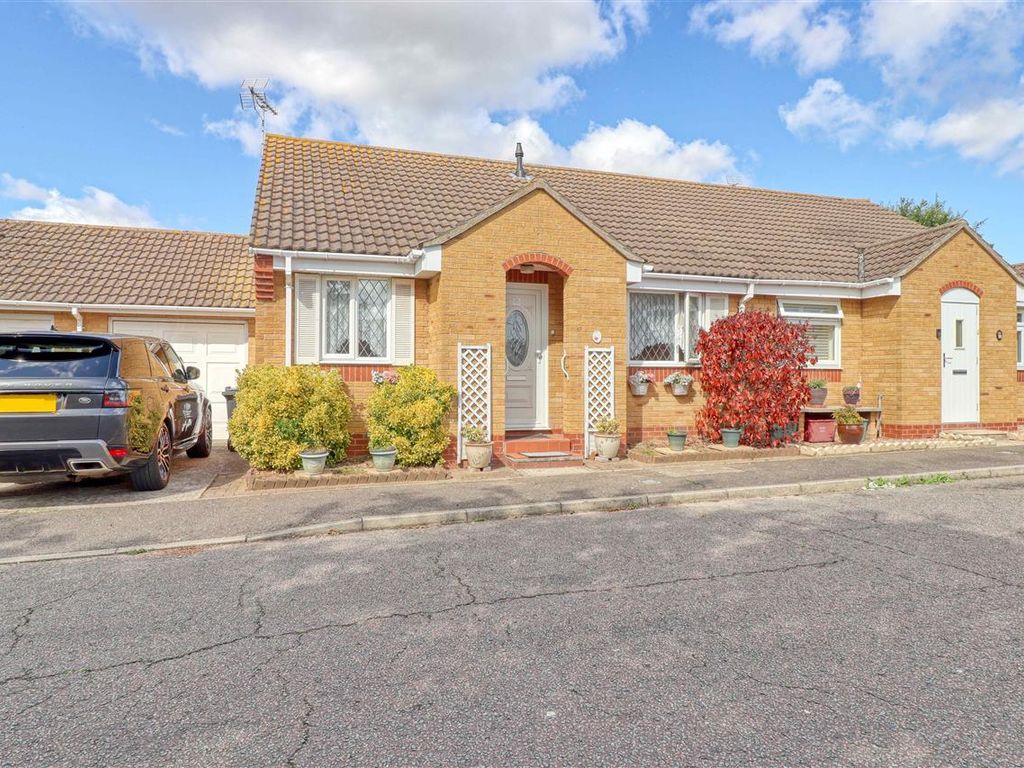 2 bed bungalow for sale in Havering Close, ClactonOnSea CO15, £