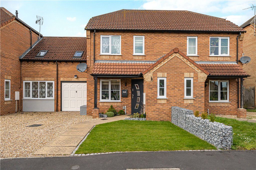 3 bed semidetached house for sale in Harveys Close, Spalding