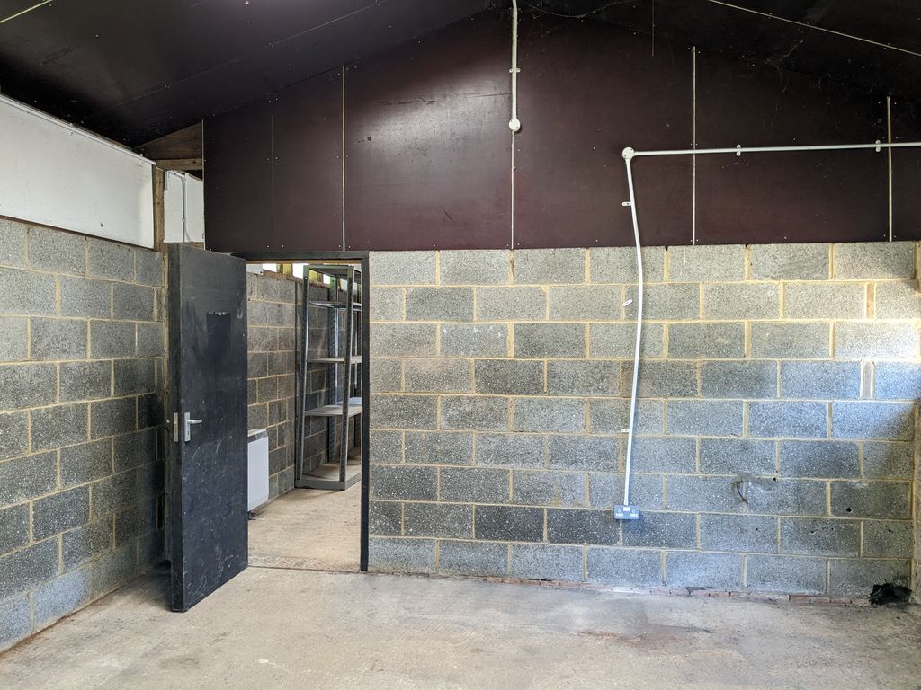 Industrial to let in Unit B2, Chinthurst Farm, Chinthurst Lane, Bramley