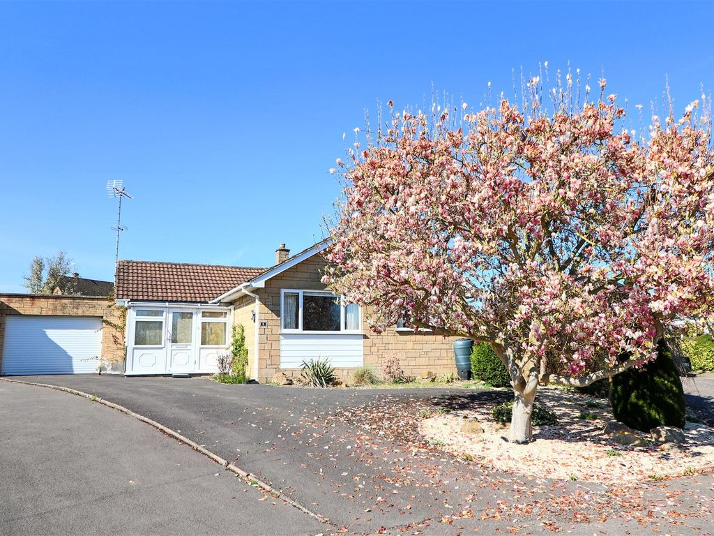 3 bed detached bungalow for sale in View,