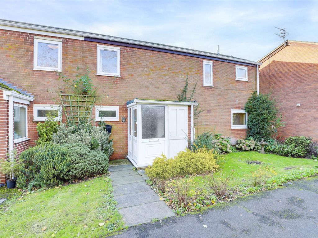 4 bed semidetached house for sale in Gervase Gardens, Cifton