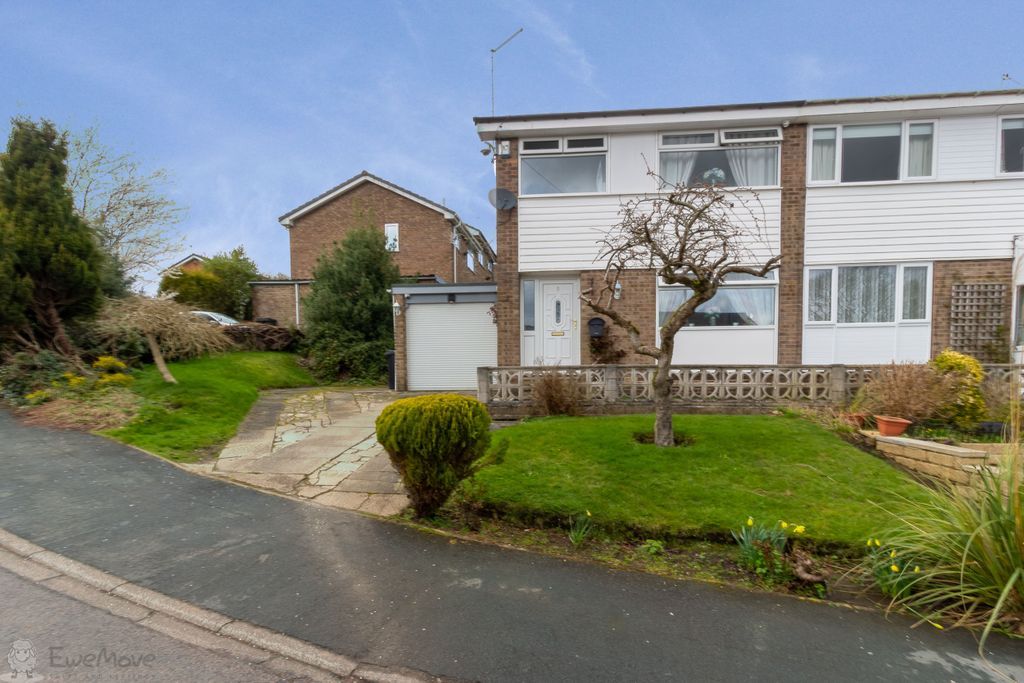 3 bed semidetached house for sale in Round Hill, Holmfield, Halifax