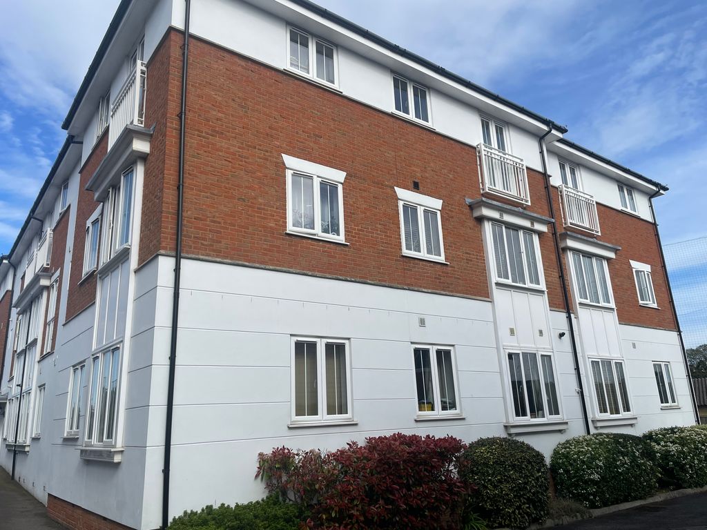 2 bed flat to rent in Wicketts End, Whitstable CT5, £1,250 pcm Zoopla