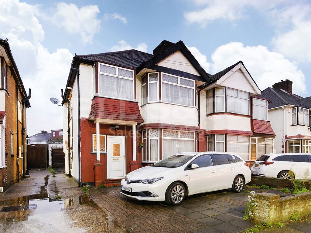 3 bed semidetached house for sale in Streatfield Road, Kenton, Harrow