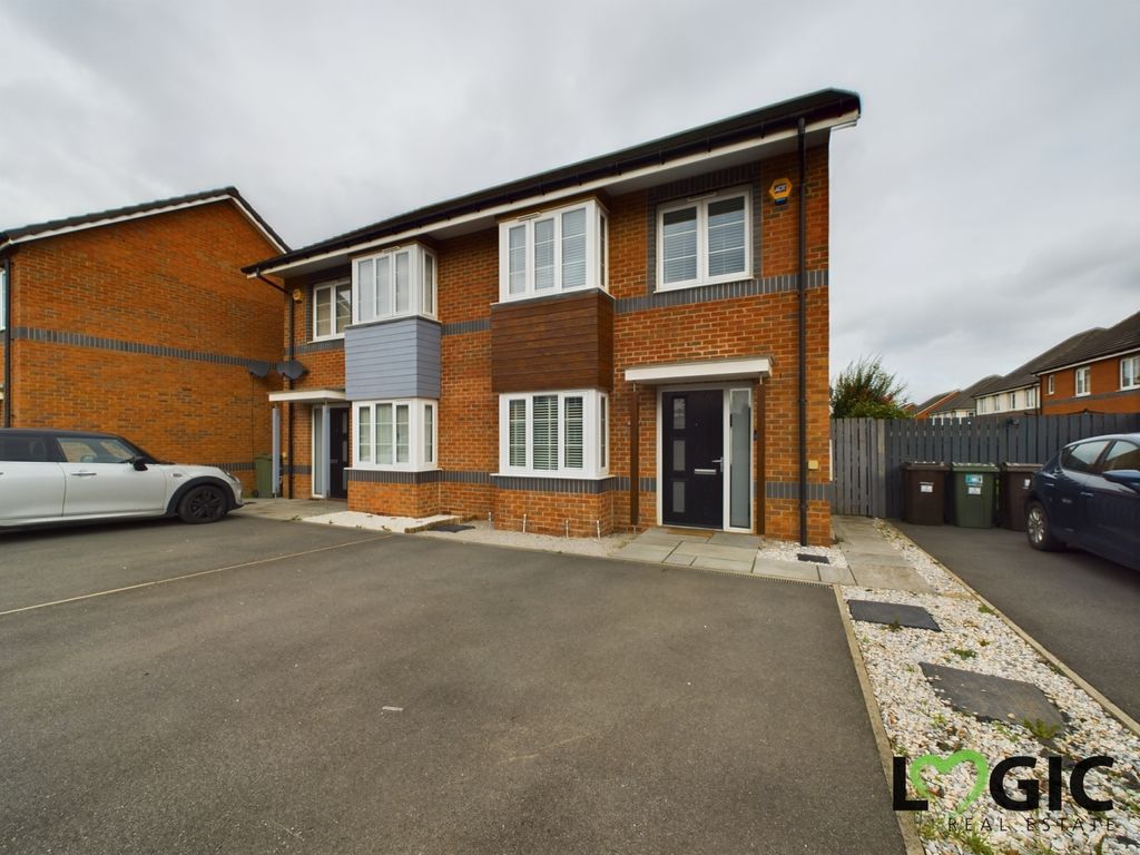 3 bed semidetached house for sale in Conqueror Way, Pontefract, West
