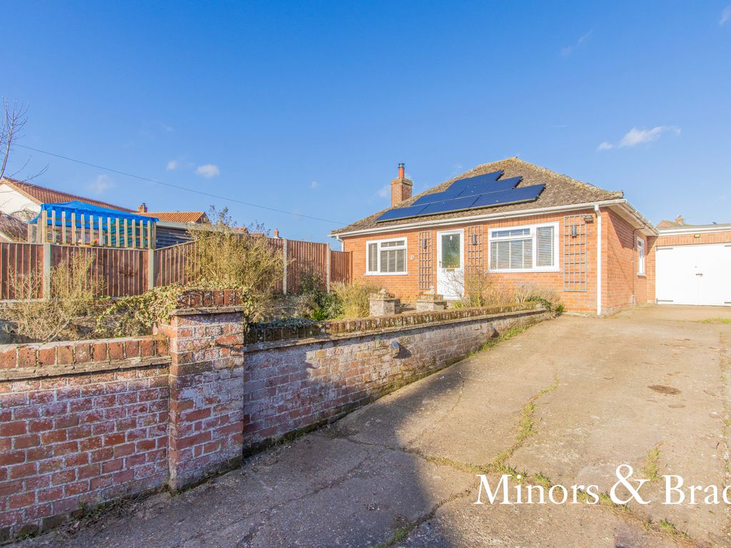 2 bed detached bungalow for sale in Norwich Road, Cawston, Norwich NR10
