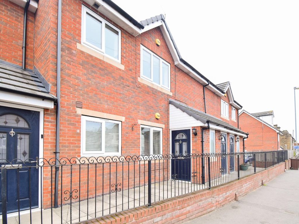 2 bed flat to rent in Dewsbury Road, Ossett WF5 Zoopla