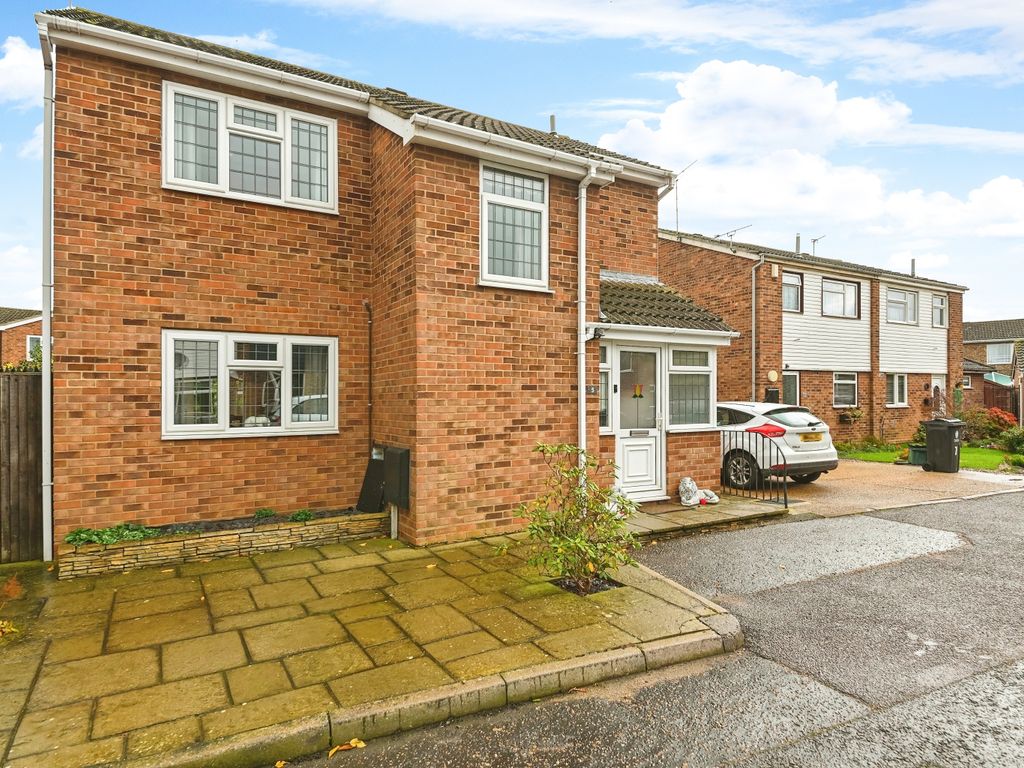 3 bed detached house for sale in Pollard Walk, ClactonOnSea, Essex CO16, £290,000 Zoopla