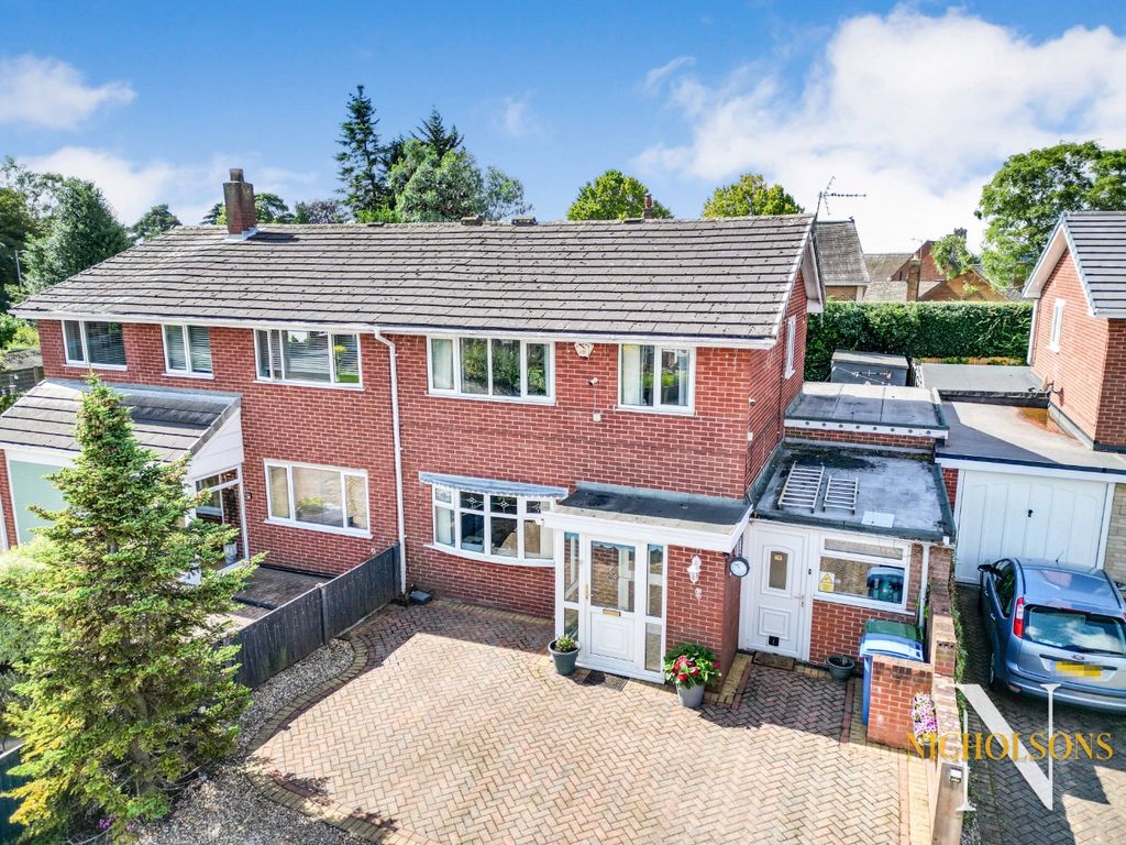 3 bed semidetached house for sale in Inglemere Close, Worksop