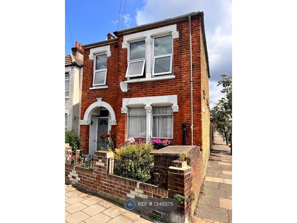 2 bed to rent in Pevensey Road, London SW17, £2,000 pcm Zoopla