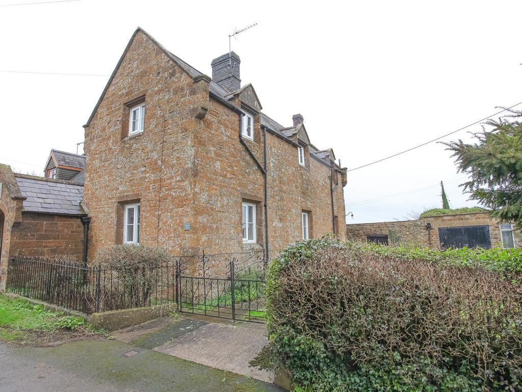 2 bed semidetached house for sale in Ratley, Banbury OX15, £320,000