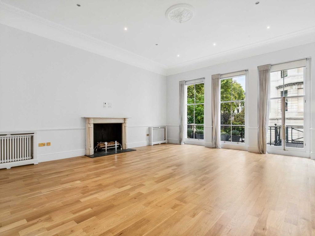 6 bed property to rent in Ennismore Gardens, Knightsbridge, London SW7