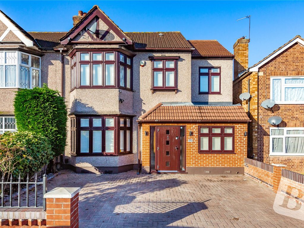 4 bed end terrace house for sale in Barley Lane, Ilford IG3 Zoopla