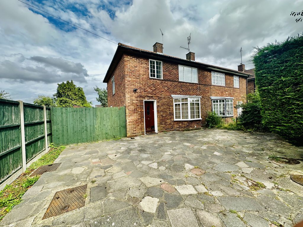 3 bed semidetached house to rent in Thornbury Gardens, Borehamwood WD6 Zoopla