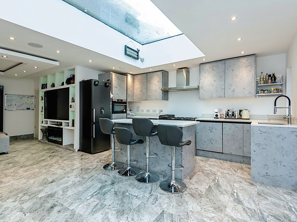 3 bed semidetached house for sale in Waller Avenue, Luton LU4 Zoopla