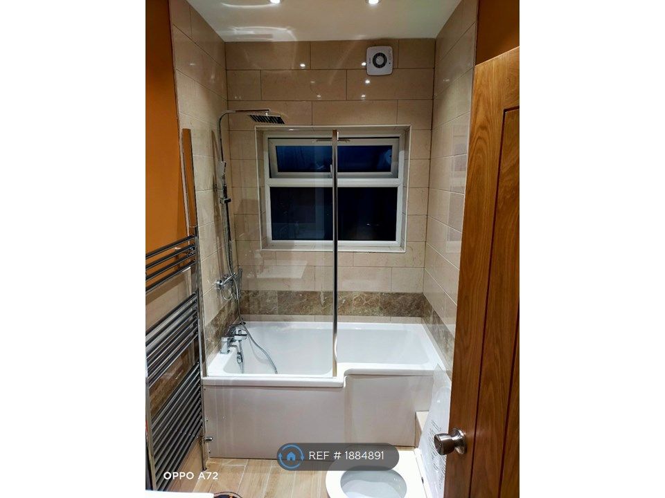 2 bed flat to rent in The Grove, Upminster RM14, £1,600 pcm Zoopla