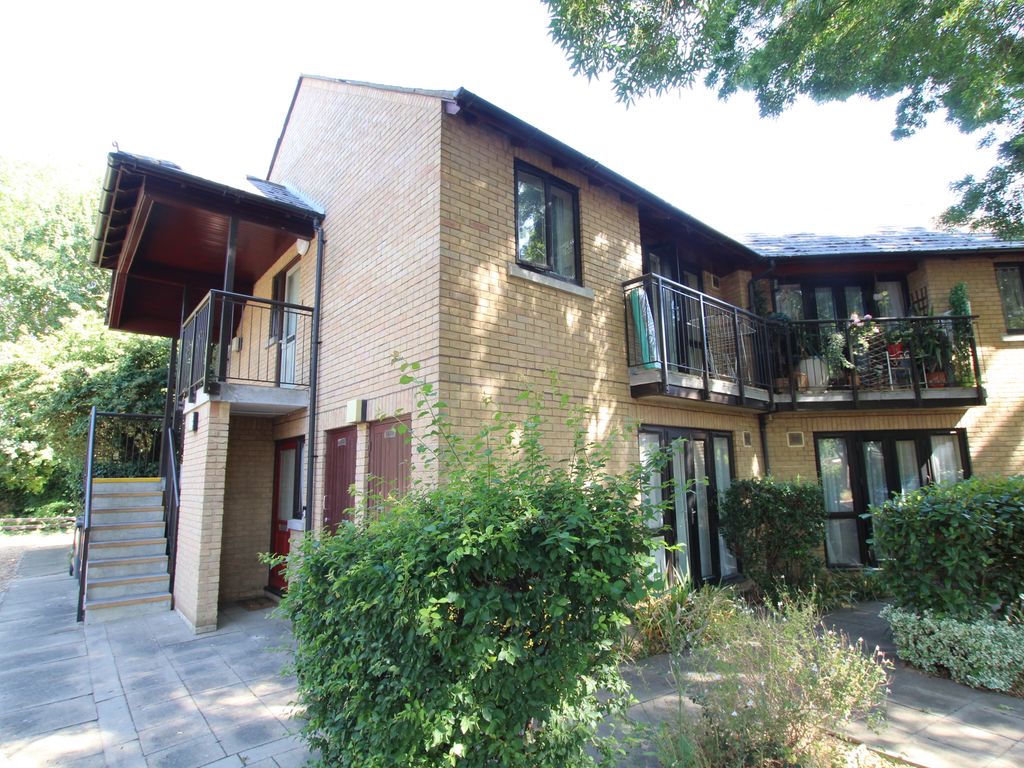 Erasmus Close, Cambridge CB4  