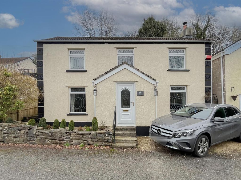 3 bed detached house for sale in Woodfieldside, Blackwood NP12, £