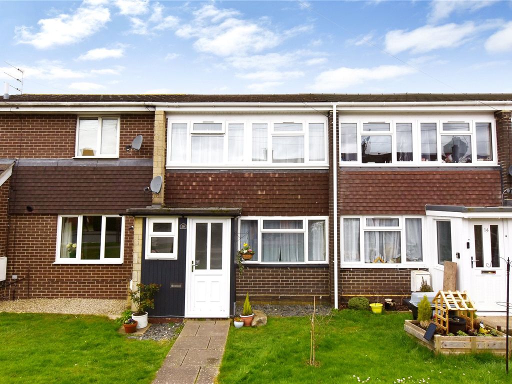 2 bed terraced house for sale in Priory Avenue, Hungerford, Berkshire