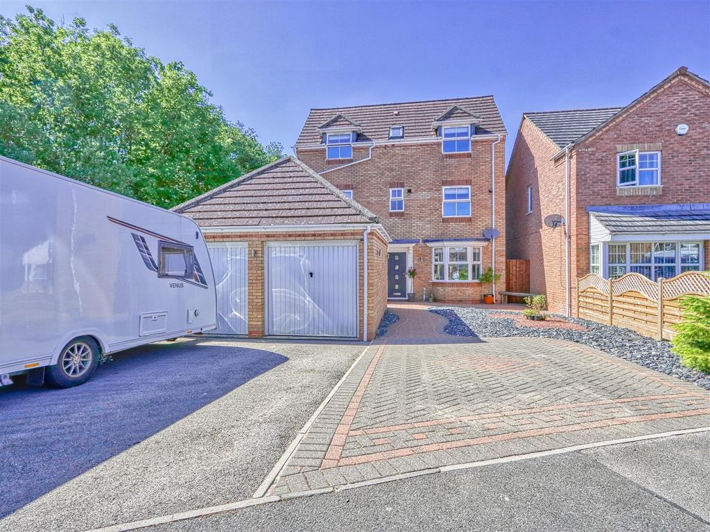 5 bed detached house for sale in Bloomery Way, Clay Cross, Chesterfield