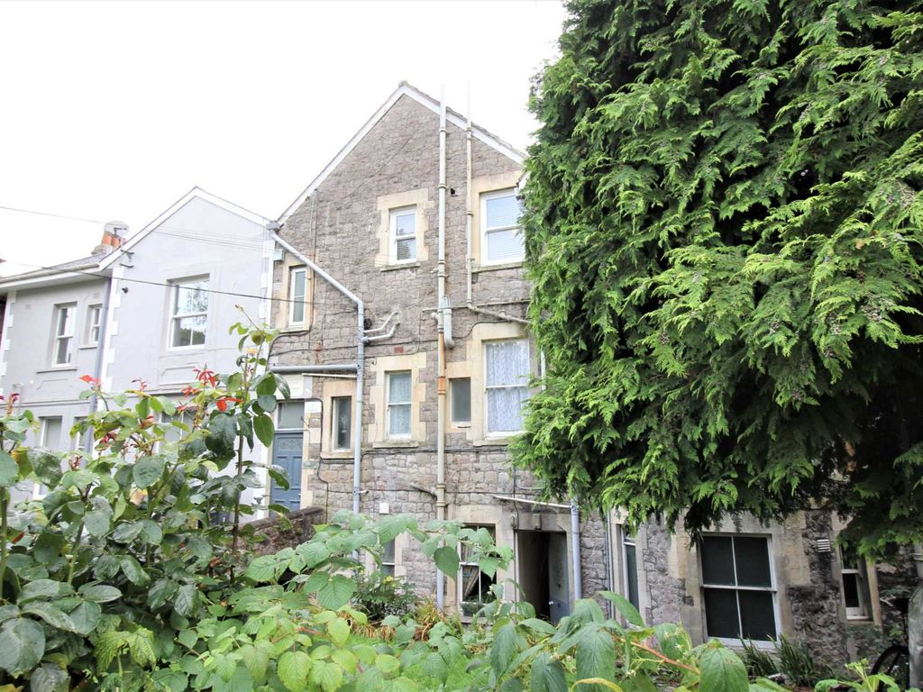 2 bed flat for sale in Queens Road, Hillside BS23, £169,950 Zoopla