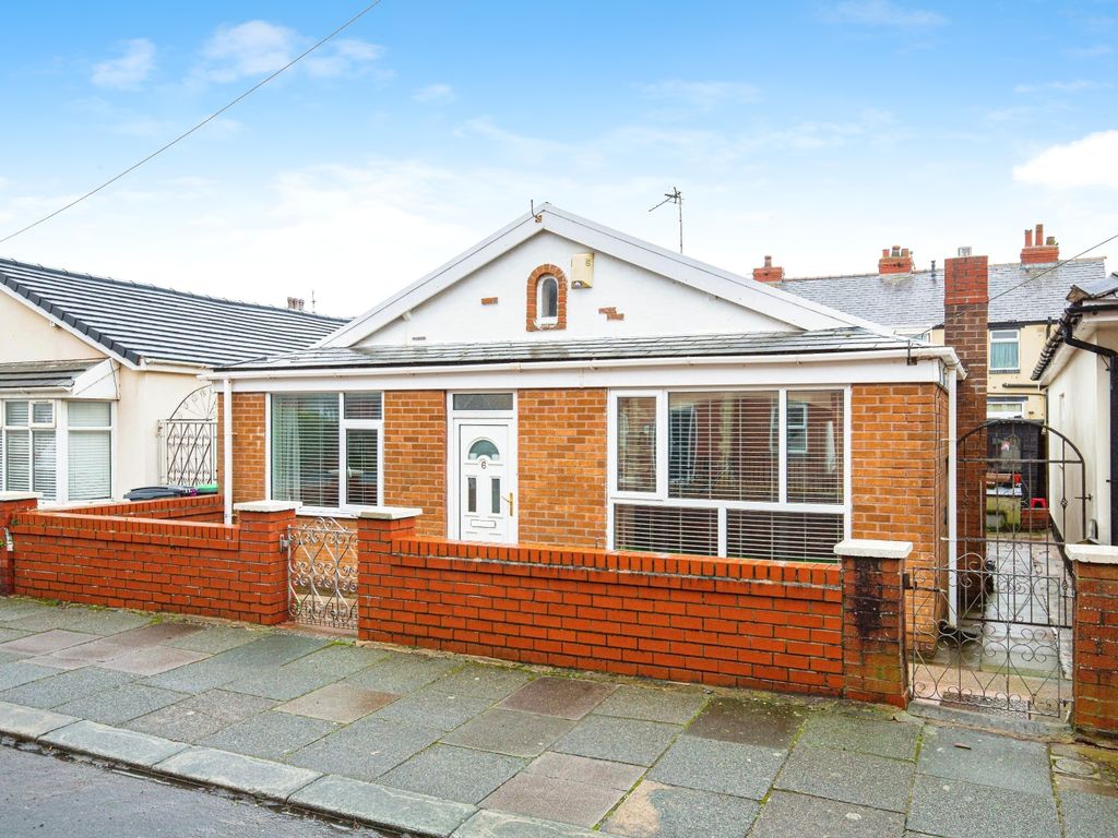 2 bed detached bungalow for sale in Harcourt Road, Blackpool FY4, £