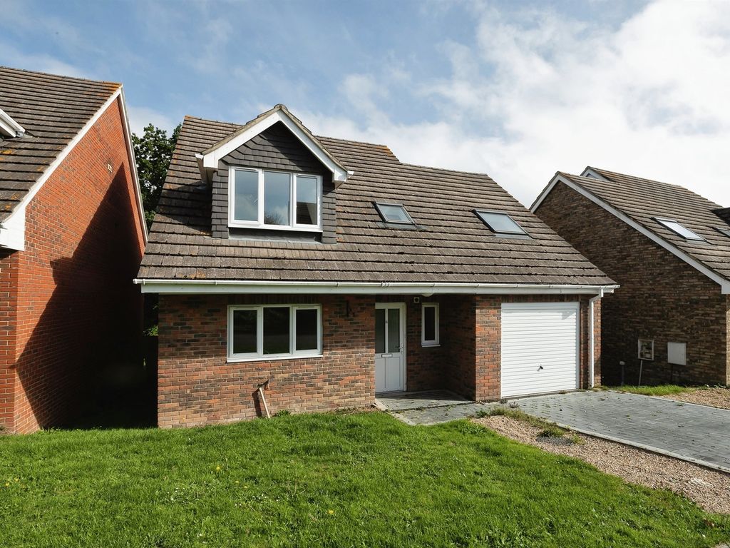 5 bed detached house for sale in Beatrice Close, Hastings TN34, £