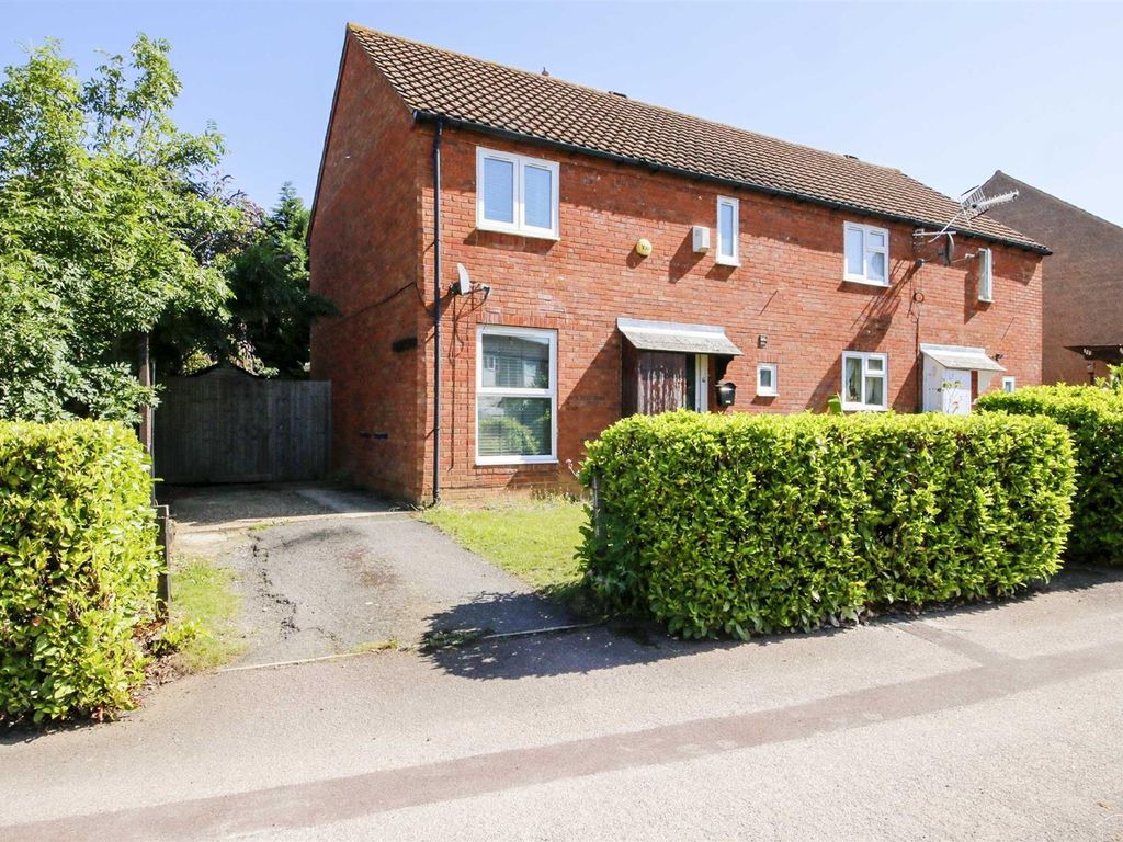 3 bed semidetached house to rent in Rawlins Road, Bradwell, Milton
