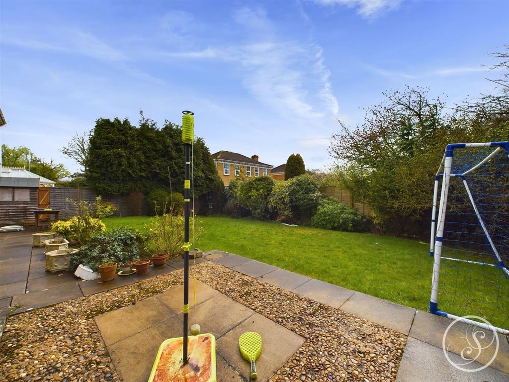 4 bed detached house to rent in Shadwell Park Drive, Shadwell, Leeds