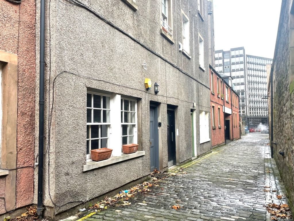 2 bed flat to rent in Kings Stables Lane, Grassmarket, Edinburgh EH1, £