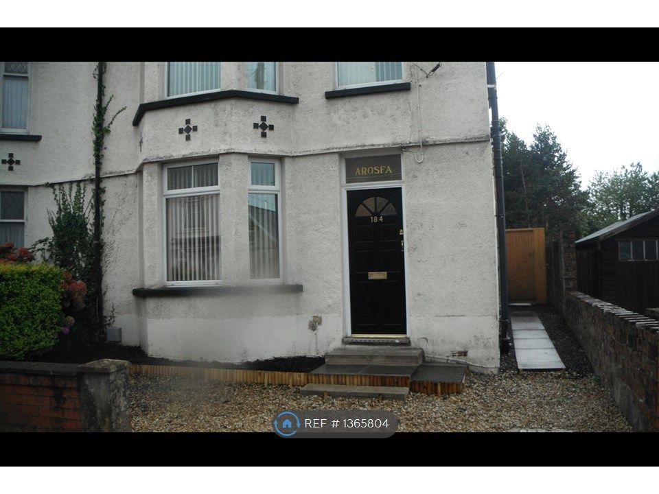3 bed semidetached house to rent in St. Teilo Street, Pontarddulais