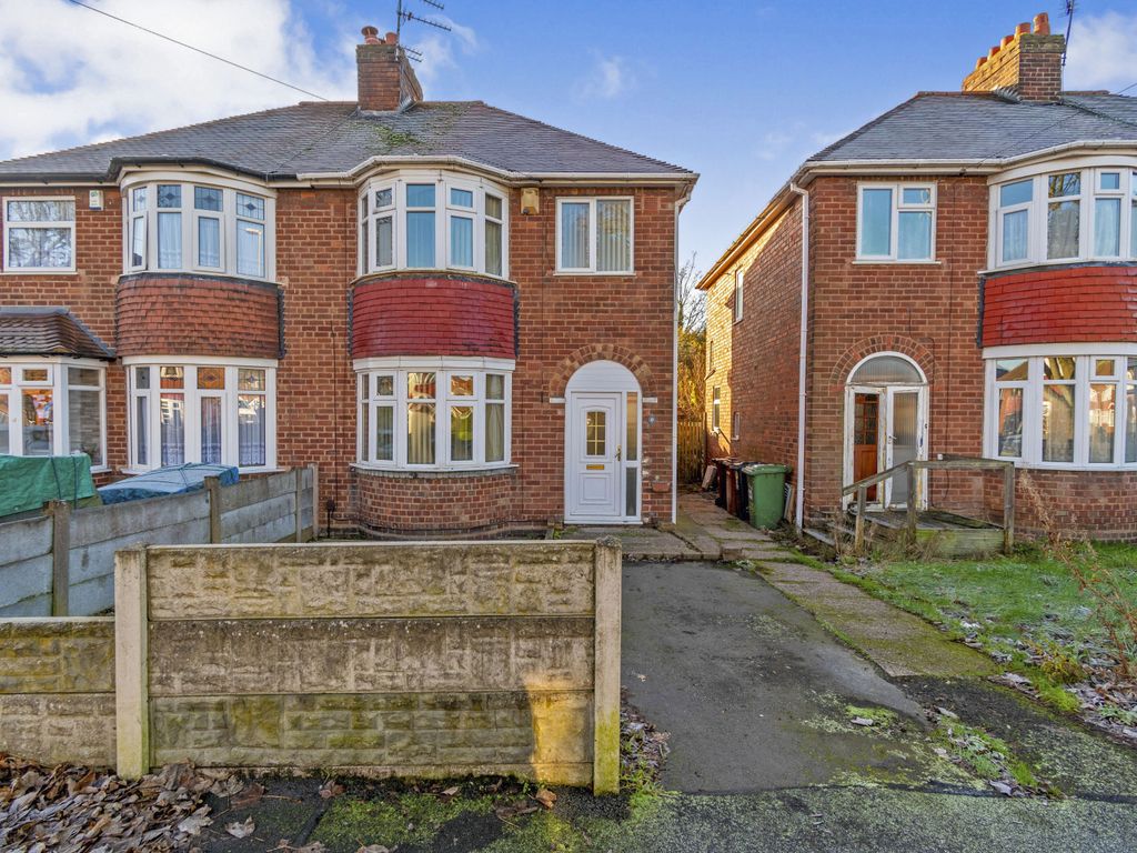 3 bed semidetached house for sale in Somerset Road, Willenhall, West