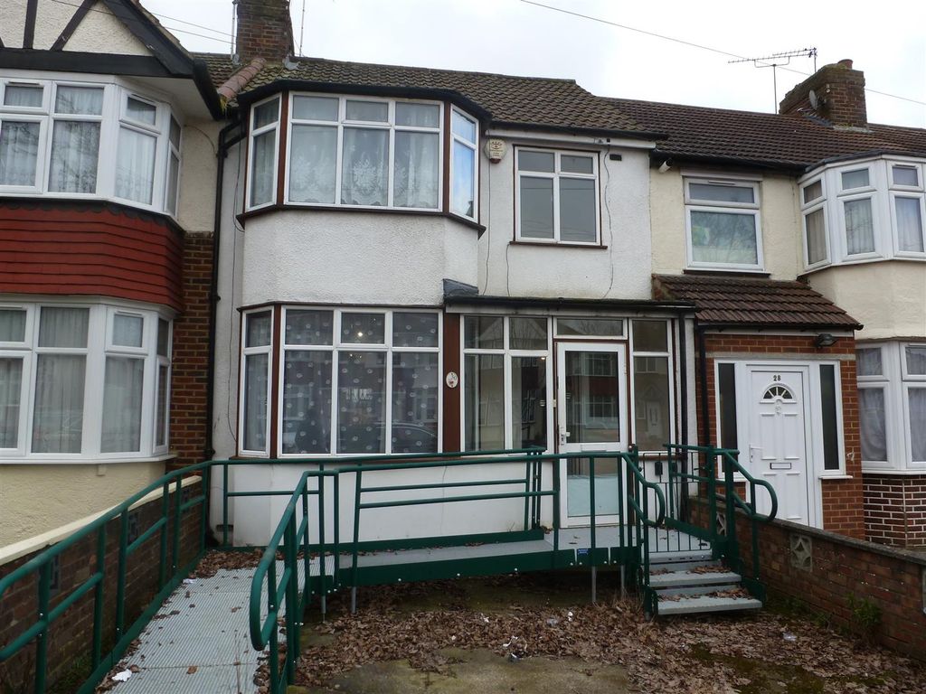 3 bed terraced house to rent in Coniston Avenue, Perivale, Greenford