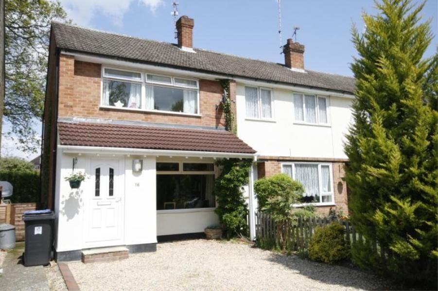 3 bed end terrace house to rent in Woking, Surrey GU22, £1,500 pcm Zoopla