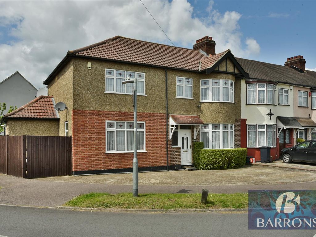 5 bed end terrace house for sale in Lodge Crescent, Cheshunt, Waltham