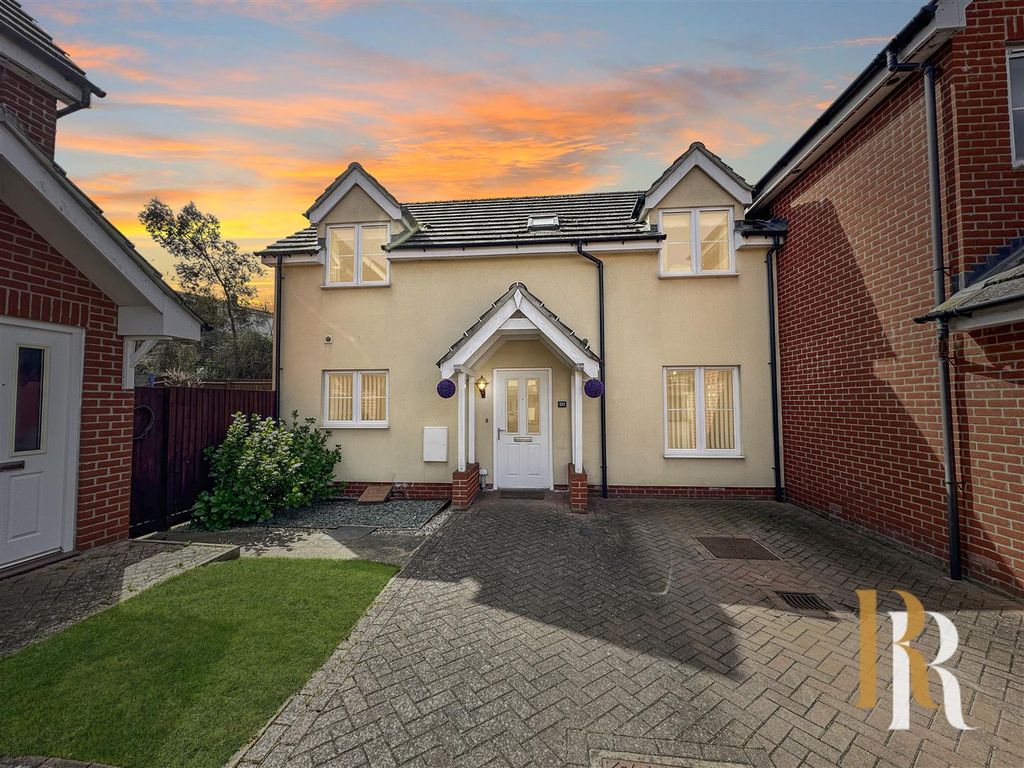 3 bed semidetached house for sale in Yorktown Close, Harwich CO12 Zoopla