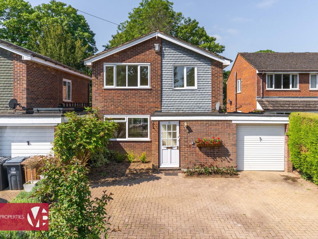 3 bed detached house for sale in Grange Close, Hertford SG14 Zoopla