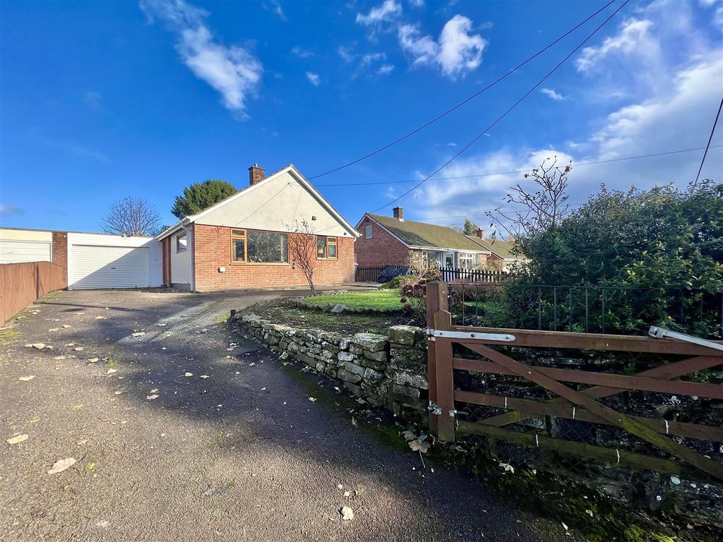 2 bed detached bungalow for sale in Coalway Road, Coalway, Coleford