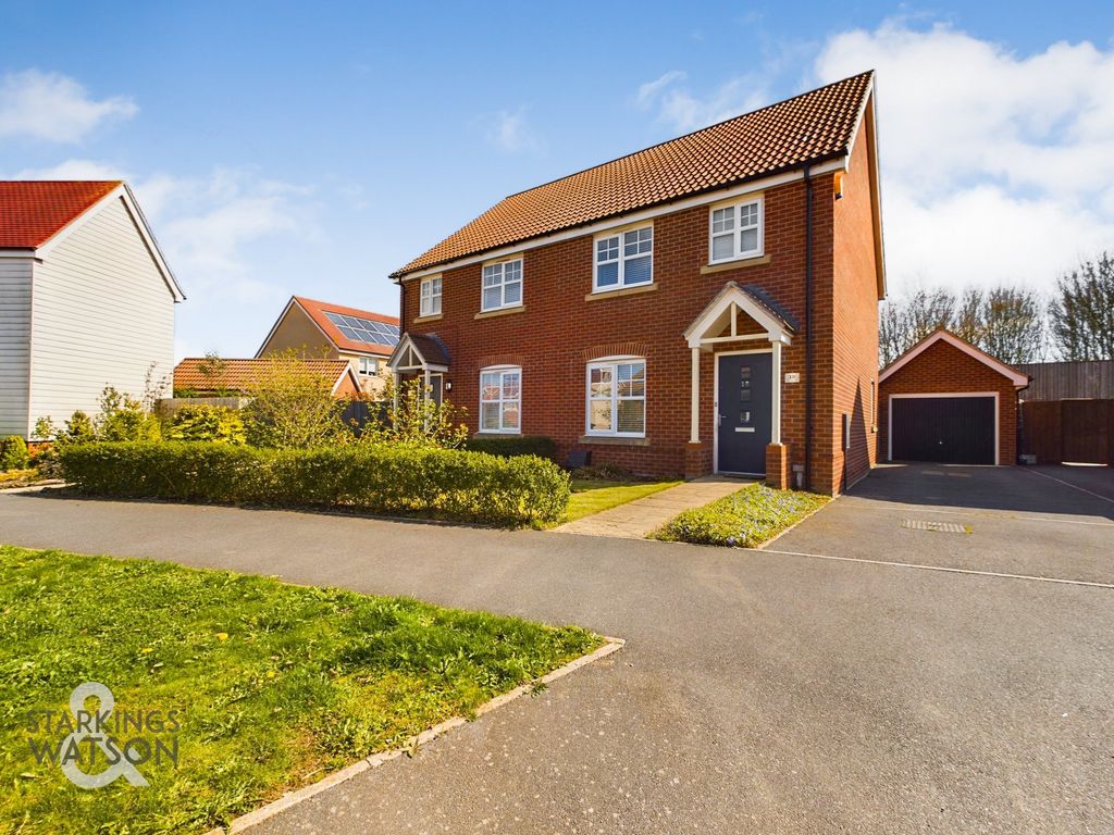 3 bed semidetached house for sale in Swallow Drive, Wymondham NR18