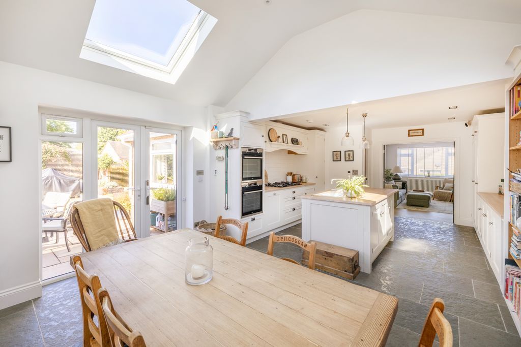 4 bed semidetached house for sale in North Hill Road, Siddington