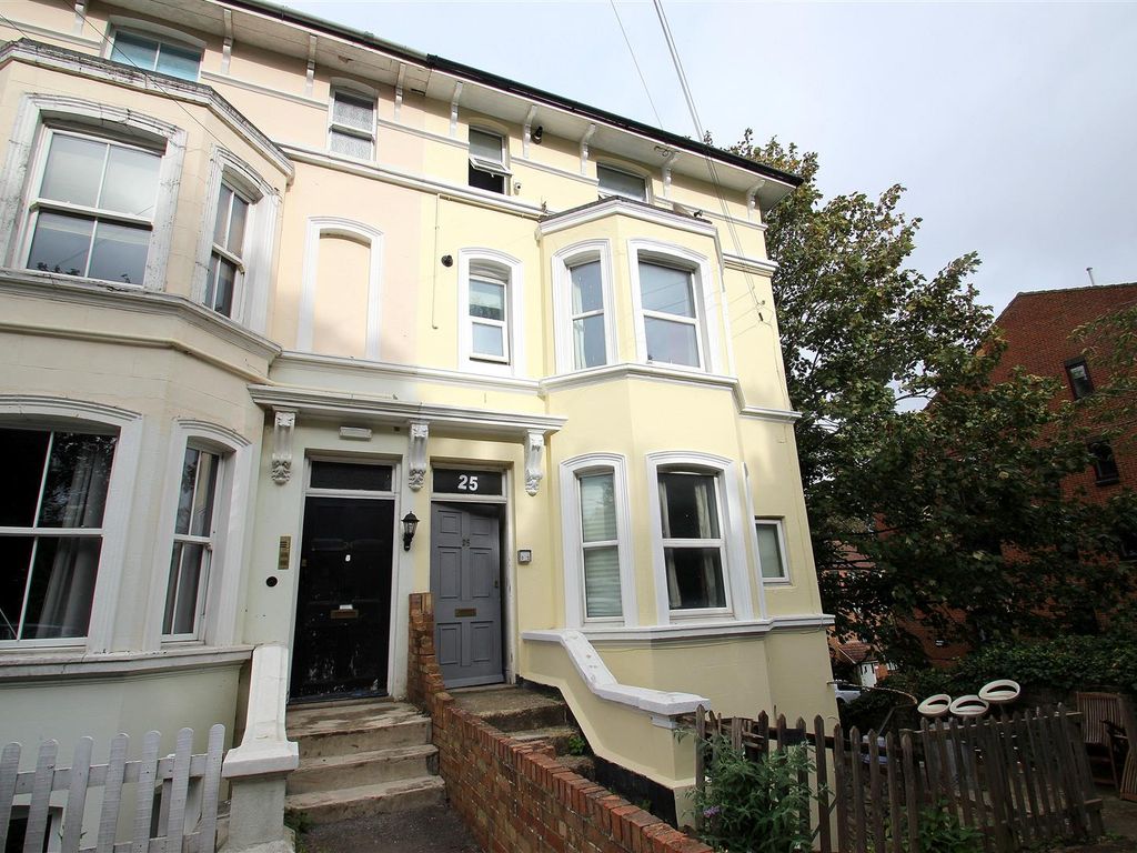 1 bed flat to rent in Buckland Hill, Maidstone ME16, £900 pcm Zoopla