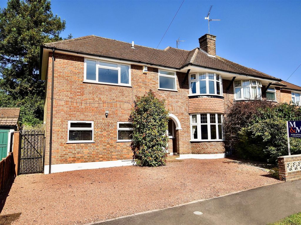 4 bed semidetached house for sale in Ashburnham Crescent, Linslade LU7