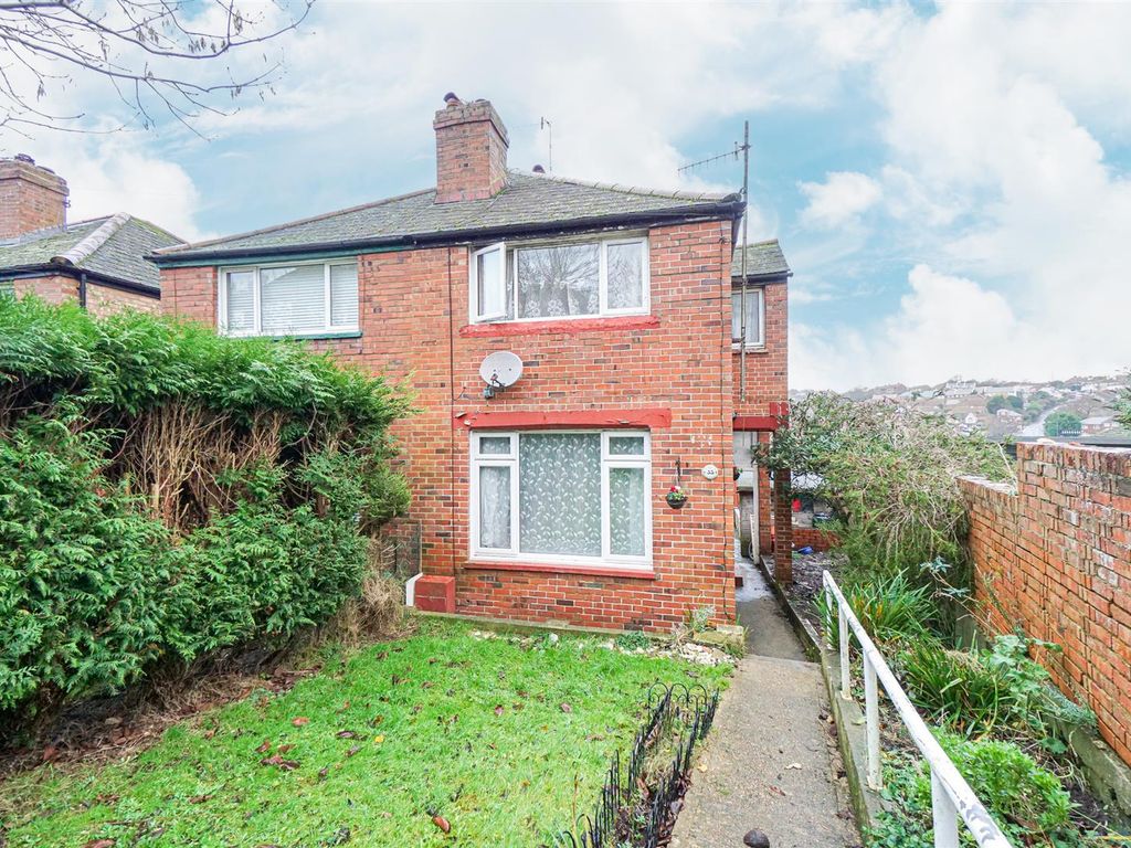 2 bed end terrace house for sale in Oakfield Road, Hastings TN35, £