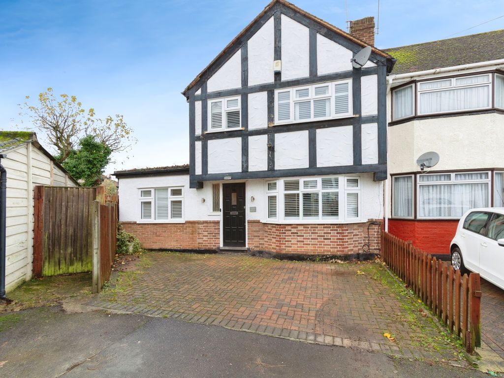 3 bed end terrace house for sale in Buckland Way, Worcester Park KT4, £