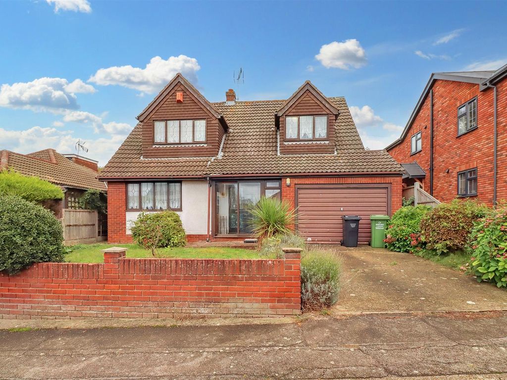 4 bed detached house for sale in Mount Road, Wickford SS11, £485,000